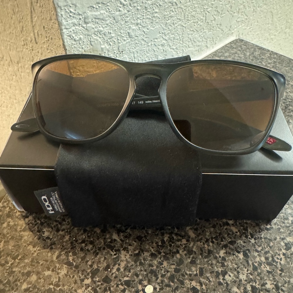 Oakley Manorburn polarized sunglasses